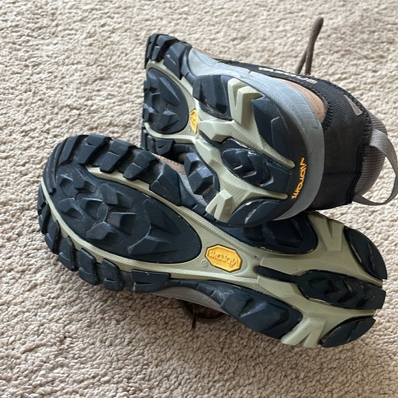 Vasque Mantra Women’s Hiking Shoe 8.5 Olive/Taupe Leather Trail Boot Vibram Sole - Picture 9 of 14